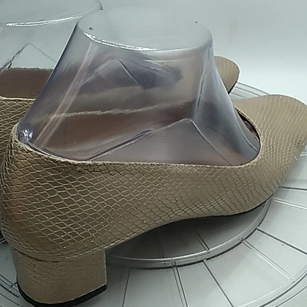 Stuart Weitzman gold faux snakeskin 8AA narrow